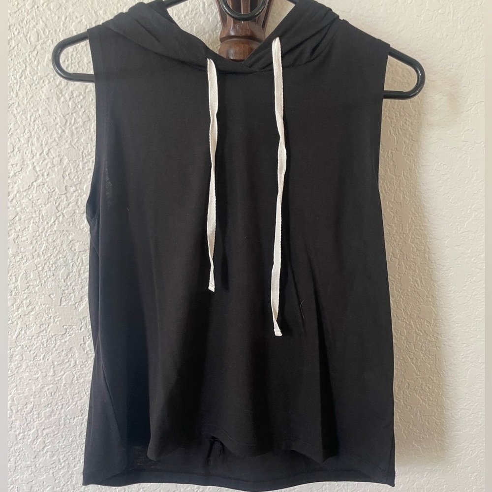AMAZON BASIC MUSCLE HOODED T-SHIRT WOMENS